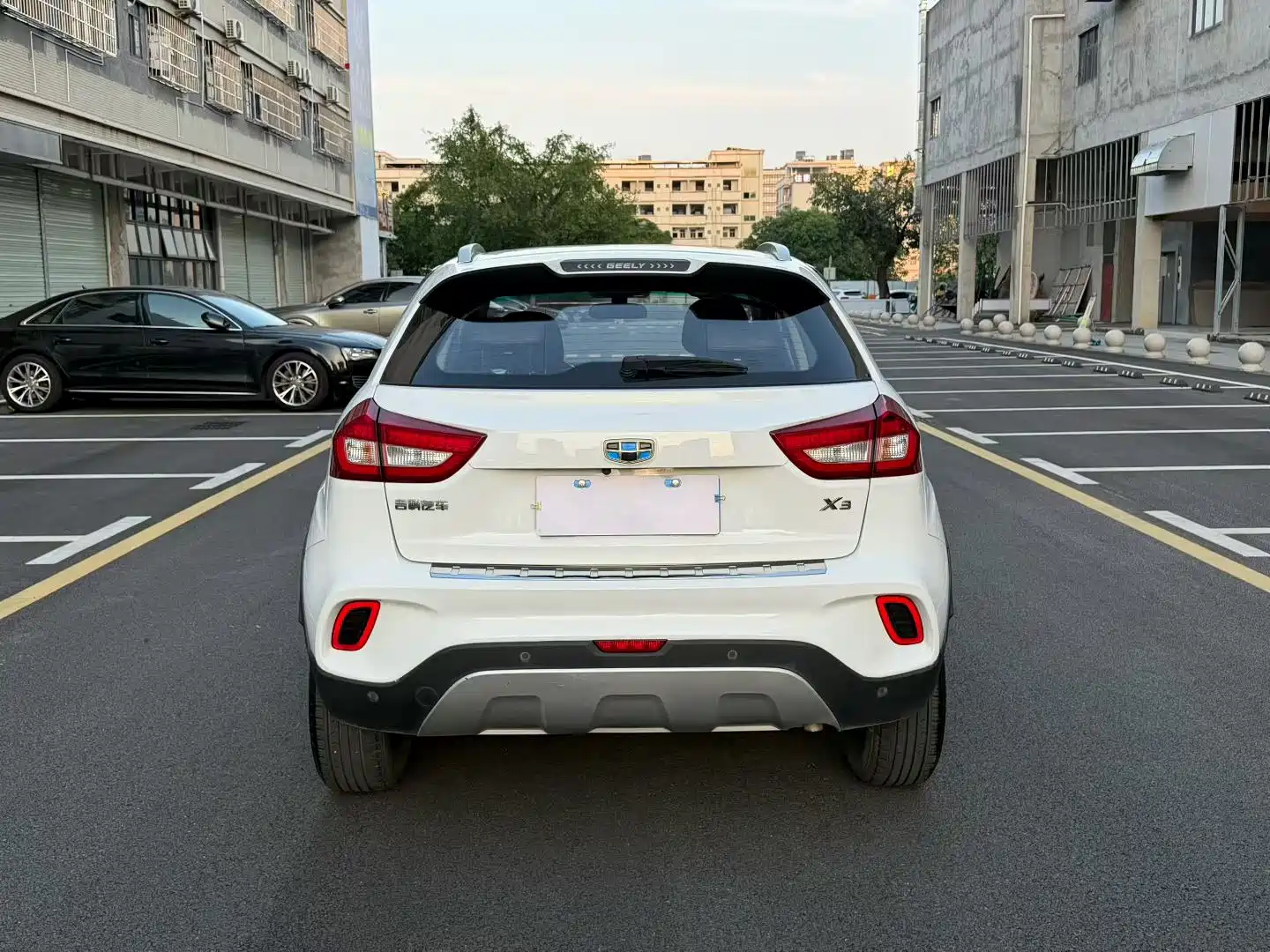 Фото 8 - Geely Vision X3