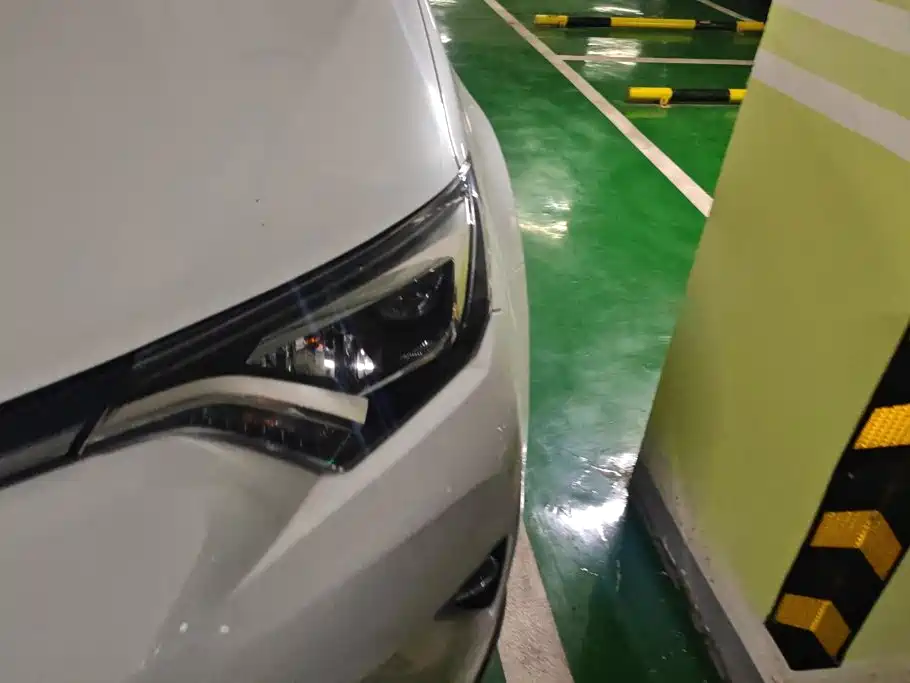 صورة 5 - Toyota RAV4 Rongfang