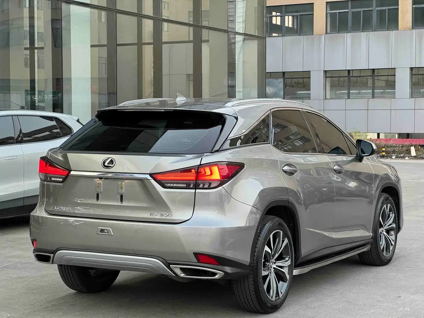 Lexus RX 2020 Facelift 300 2WD Elite Edition фото 8