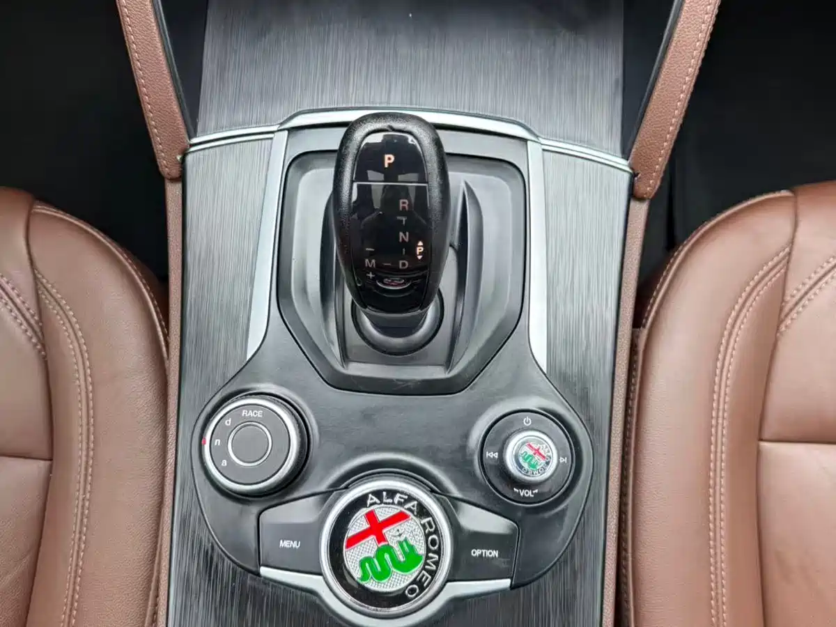 Alfa Romeo Stelvio 2018 2017 2.0T 280HP Luxury