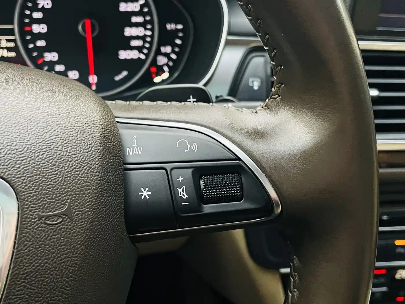 Audi A6L 2012 30 FSI Comfort фото 16