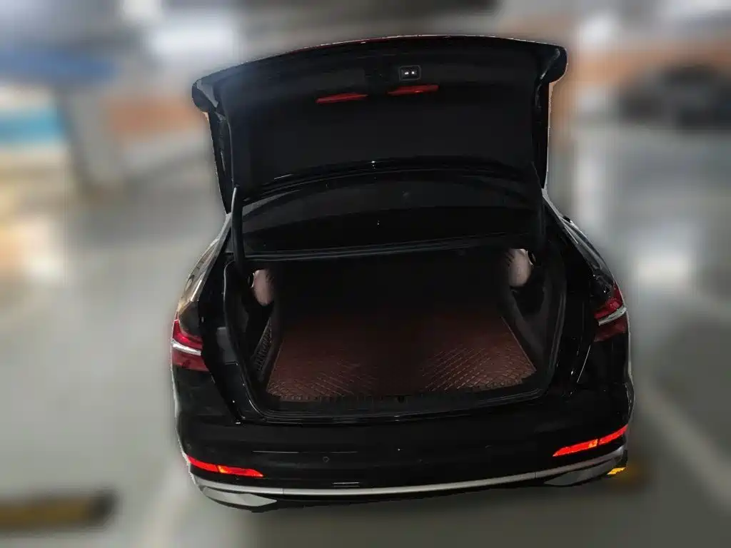Фото 20 - Audi A6L