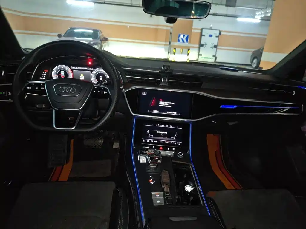 Фото 10 - Audi A6L