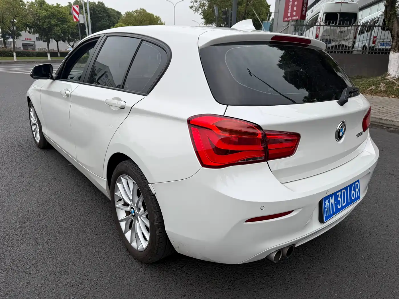 BMW 1 Series (Import) 2016 120i Leading Model фото 5