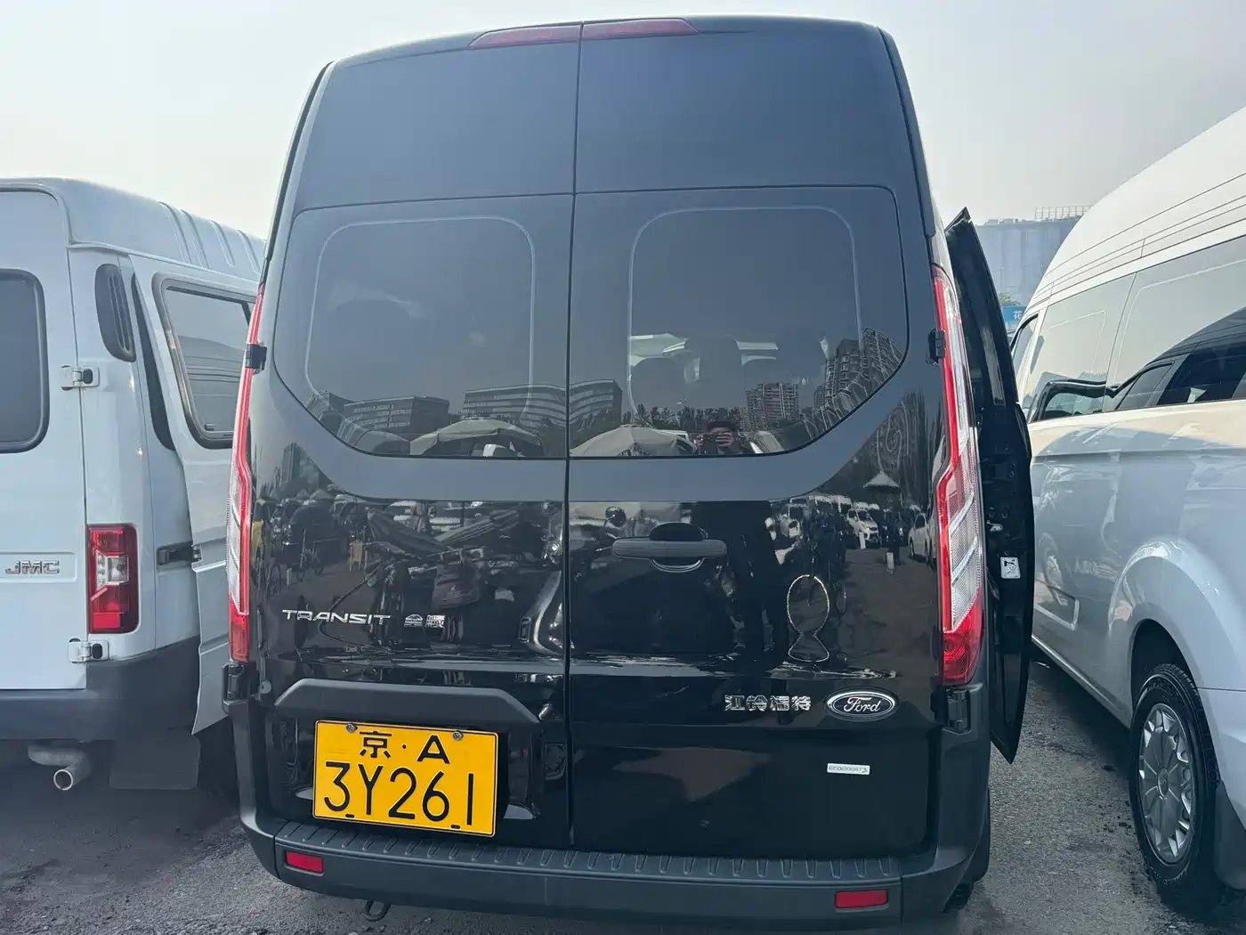Ford Transit 2023 2022 Model 2.0T Automatic Gasoline Business Travel Luxury Edition Medium Wheelbase Medium Roof 10-12 Seater China VI