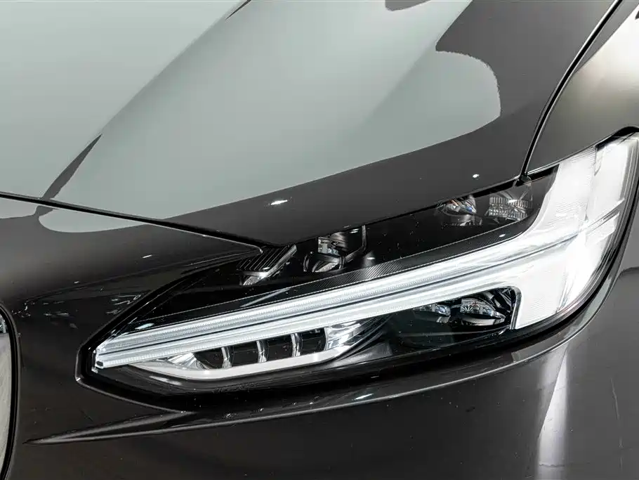 Photo 4 - Volvo S90
