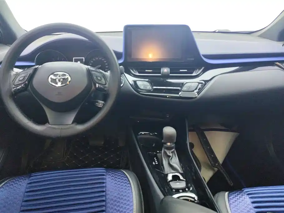 Toyota C-HR 2018 2.0L Leading Sunroof Edition China VI фото 12