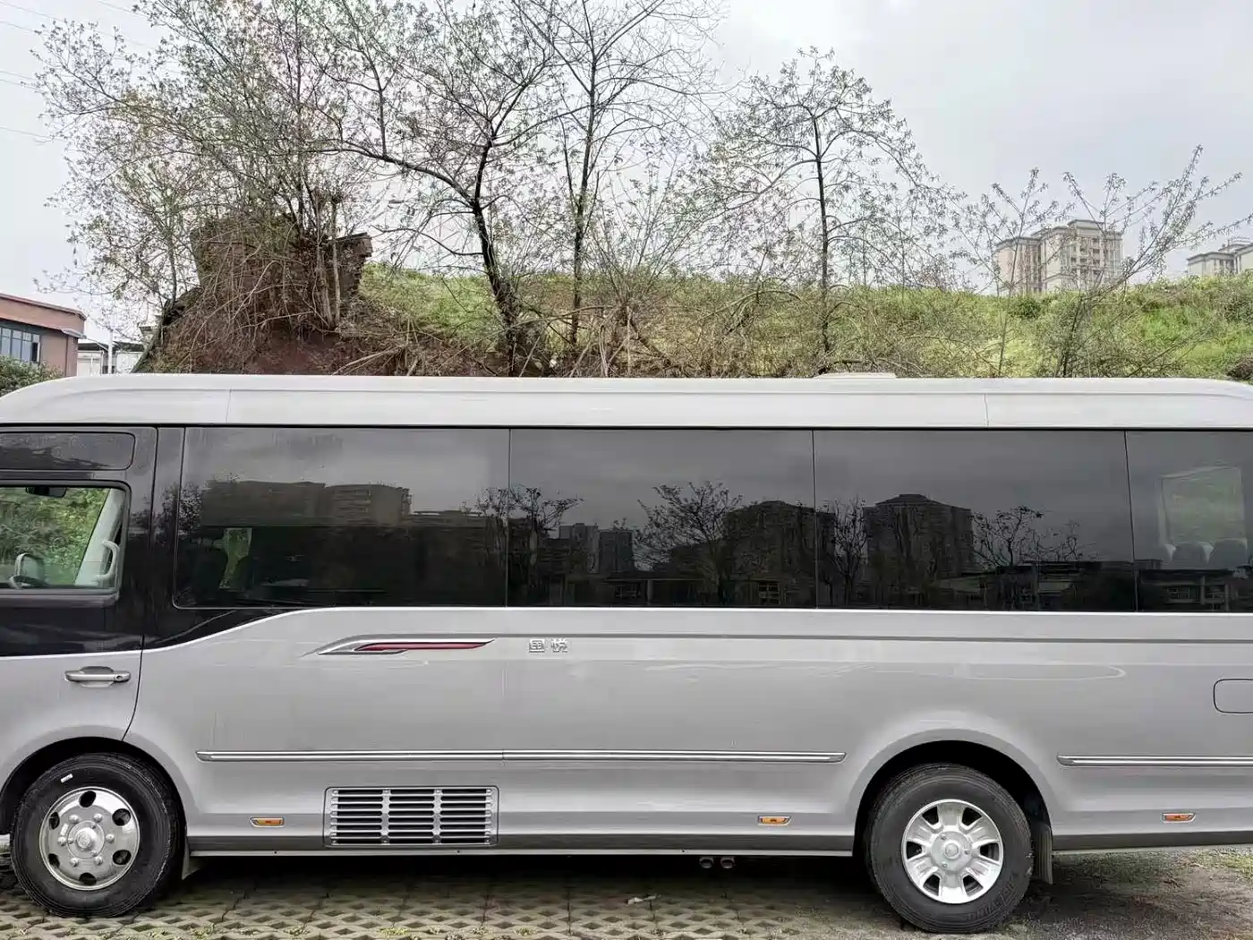 Hongqi Guoyue 2024 3.0T Flagship Edition 17-seater фото 3