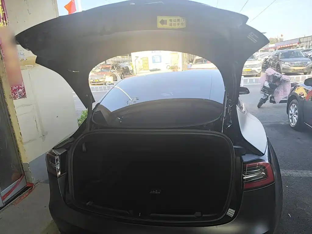 Фото 19 - Tesla Model 3