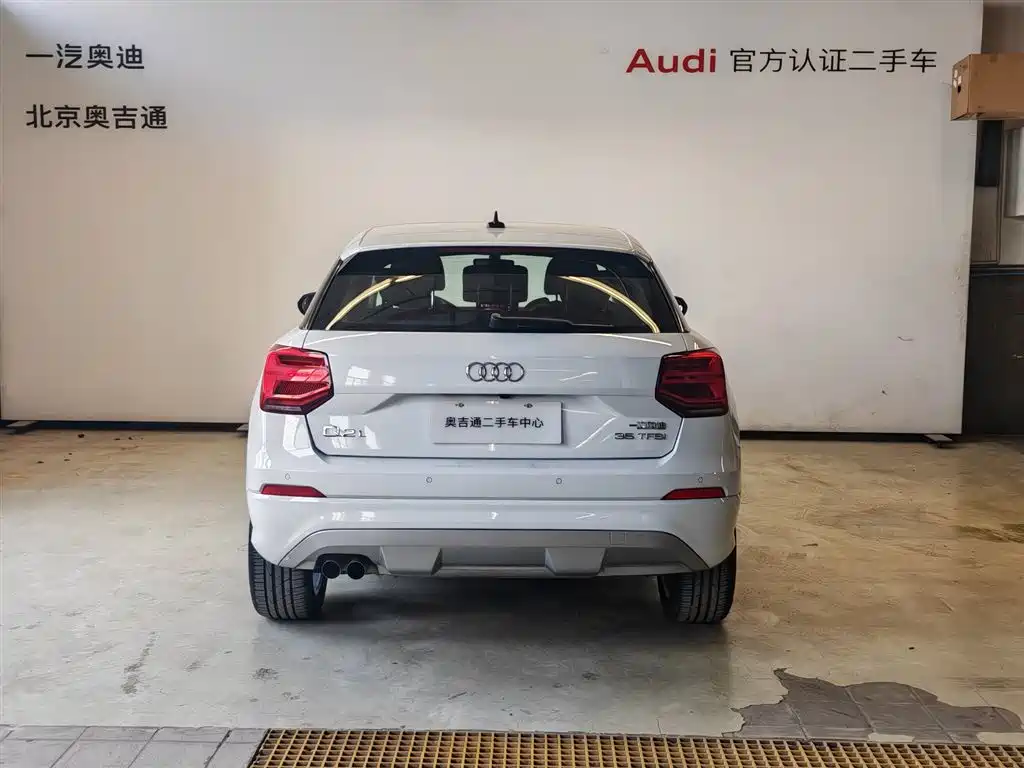 Фото 16 - Audi Q2L