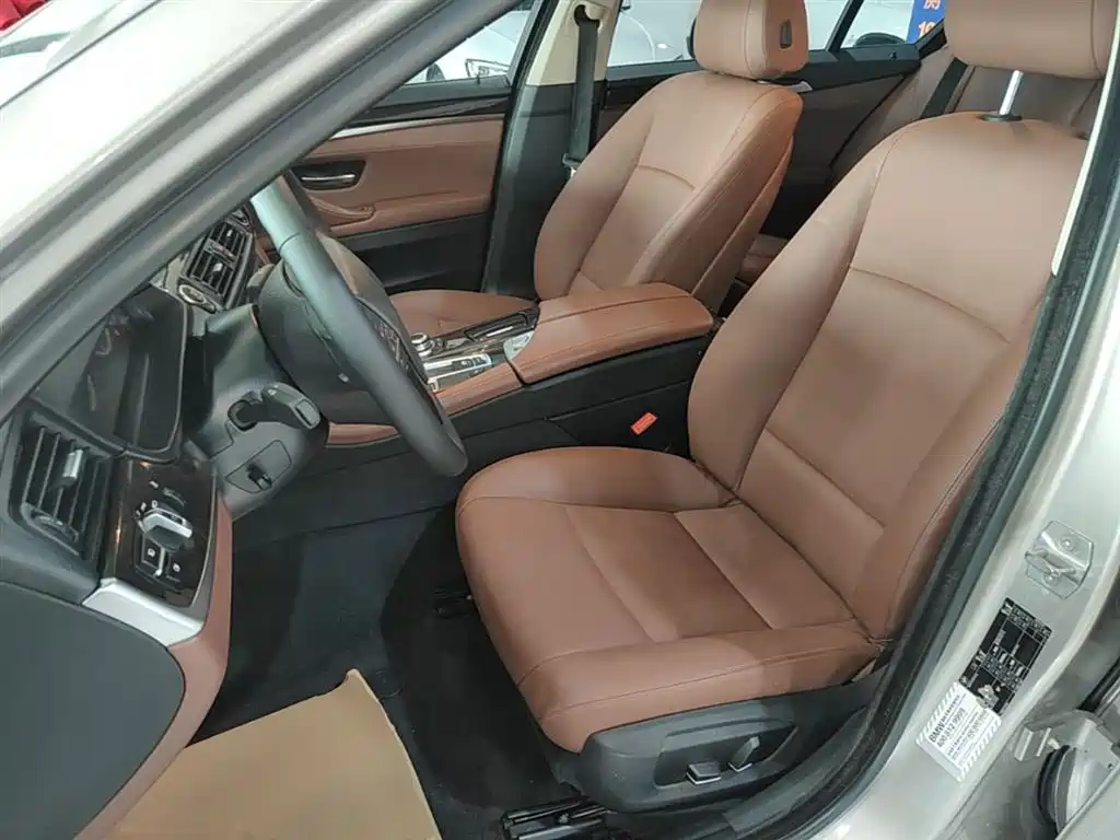 BMW 5 Series 2014 525Li Leading фото 15