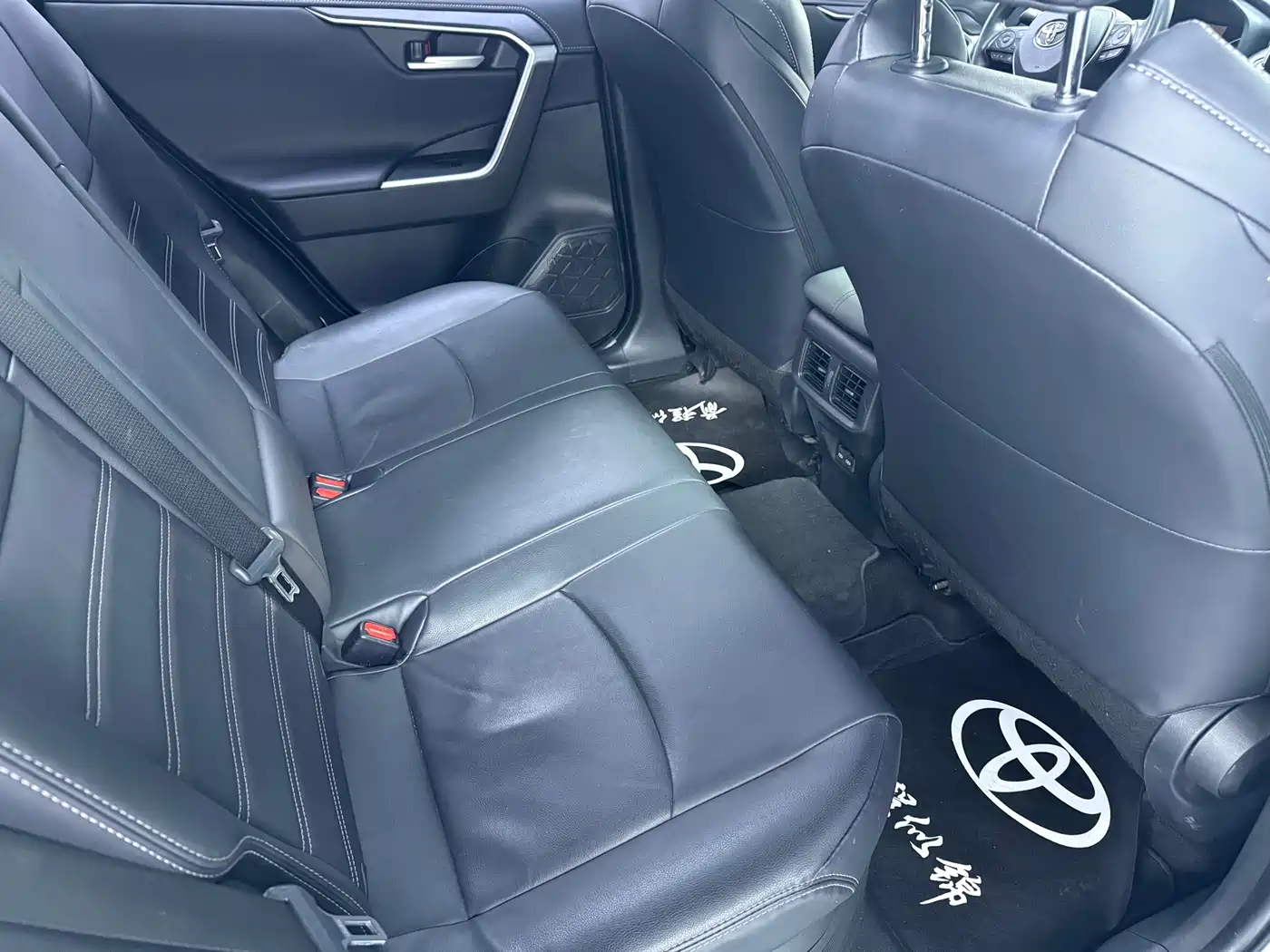 Toyota Wildlander 2022 Hybrid 2.5L E-CVT FWD Luxury PLUS Edition фото 8