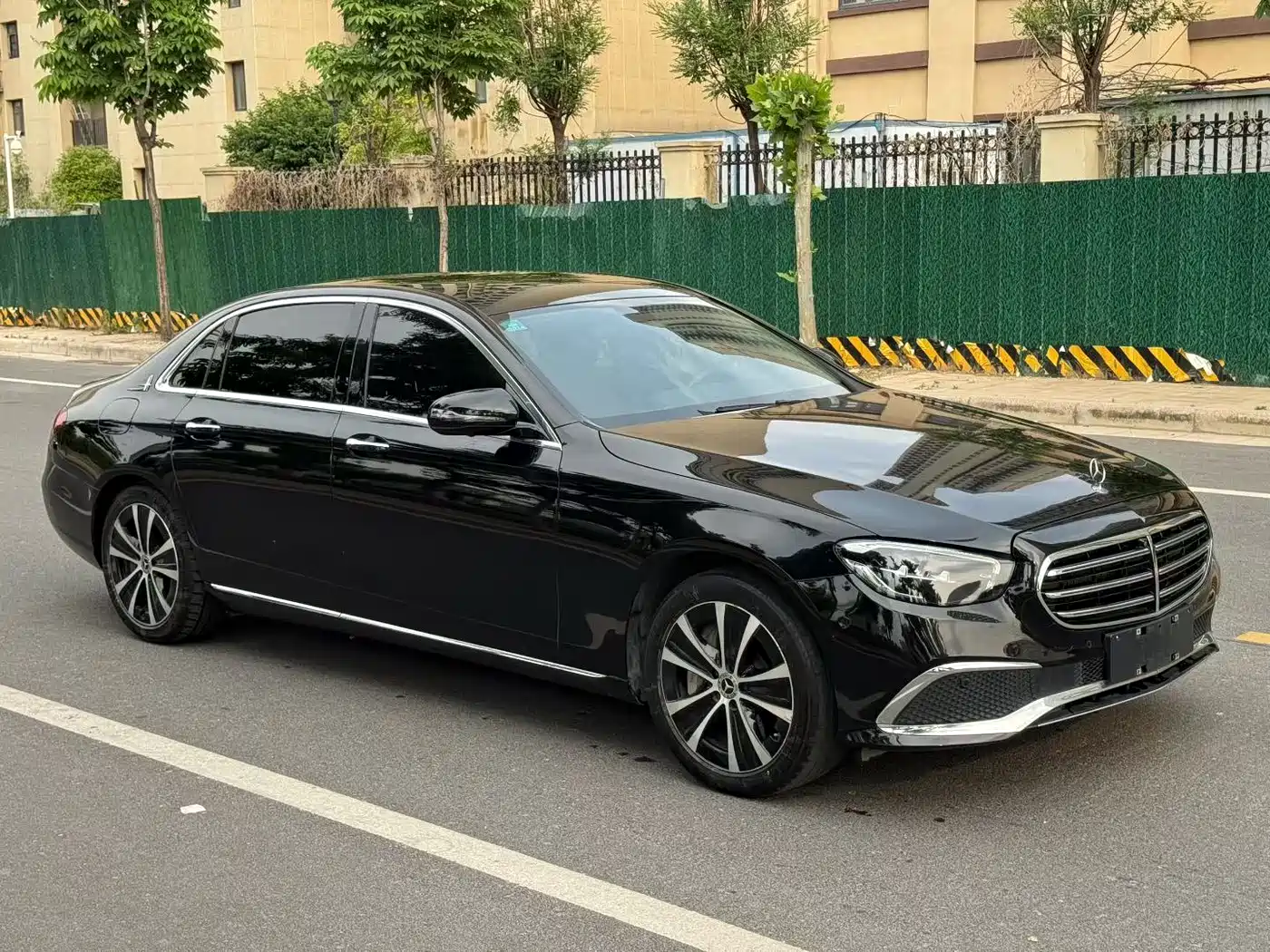 Mercedes-Benz E-Class New Energy 2022 E 350 e L Plug-in Hybrid Sedan фото 3