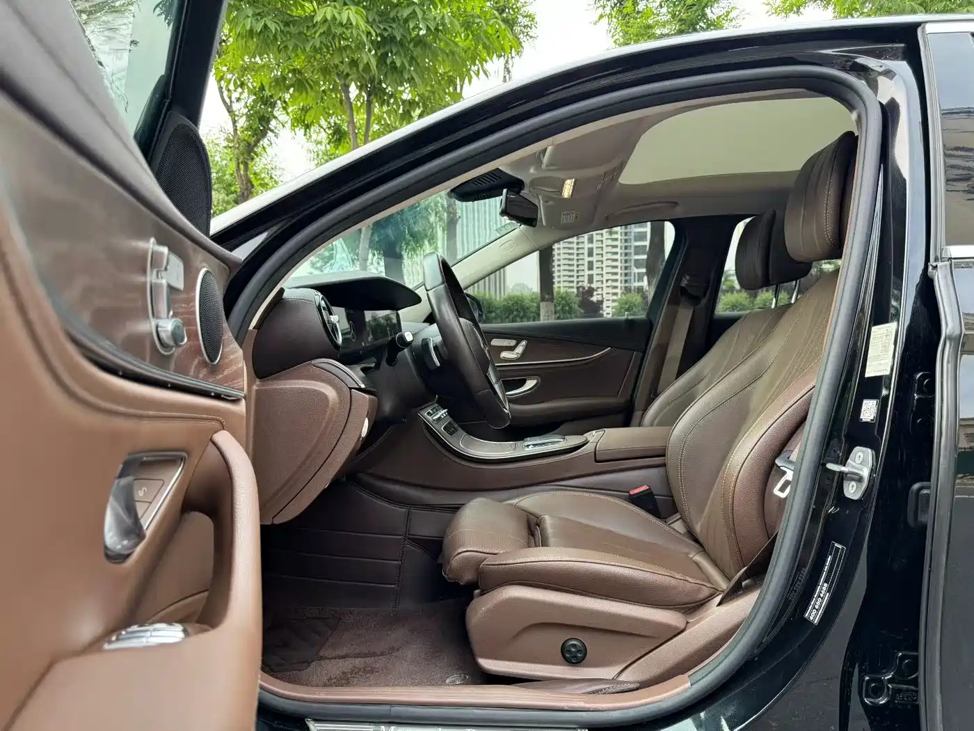 Mercedes-Benz E-Class New Energy 2022 E 350 e L Plug-in Hybrid Sedan фото 4