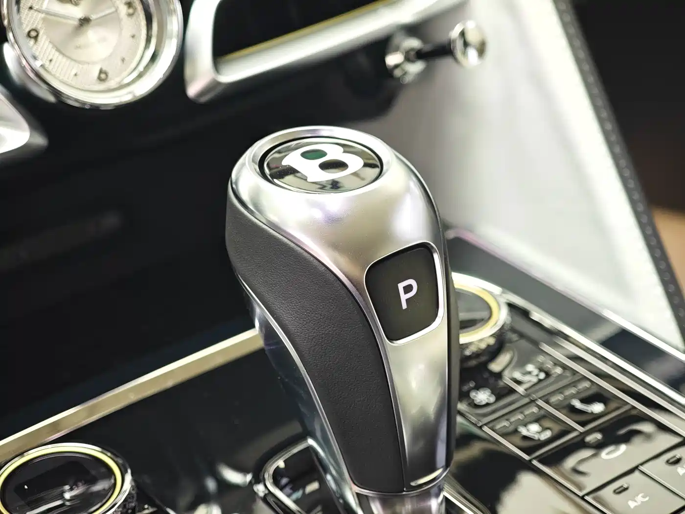 Bentley Flying Spur Plug-in Hybrid 2025 2025 Model Year 4.0T V8 Mulliner