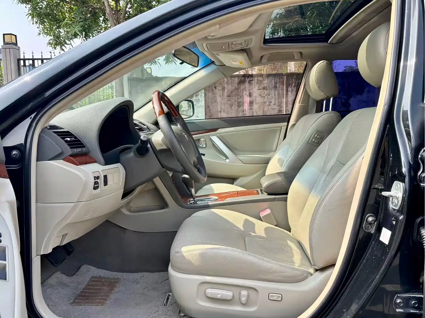 Toyota Camry 2013 200G Classic Luxury Edition фото 4