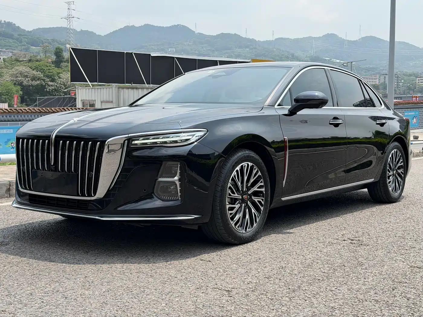 Hongqi H5 2024 2.0T Automatic Smart Connect Flag Smooth Edition