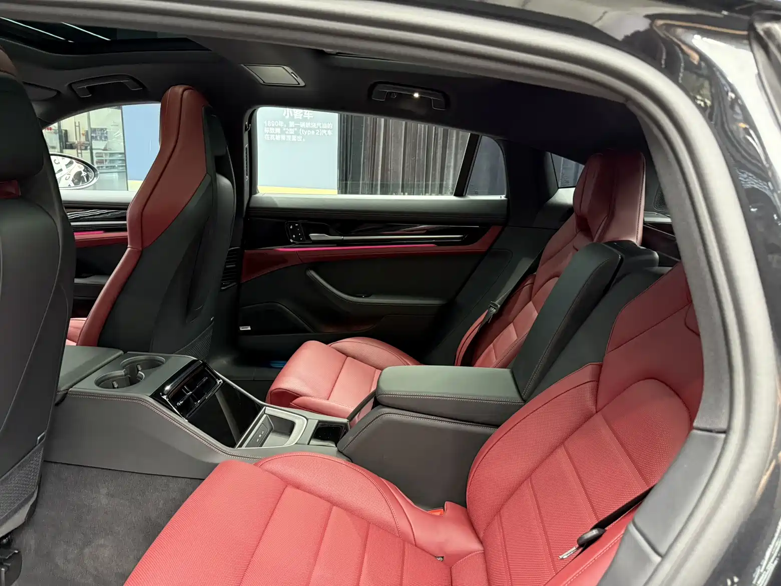 Photo 21 - Porsche Panamera