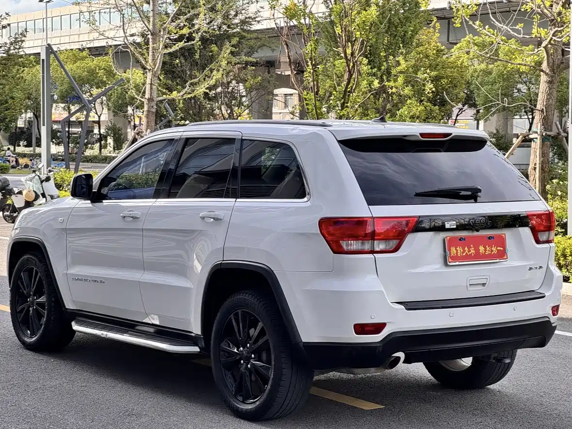 Фото 23 - Jeep Grand Cherokee (Import)