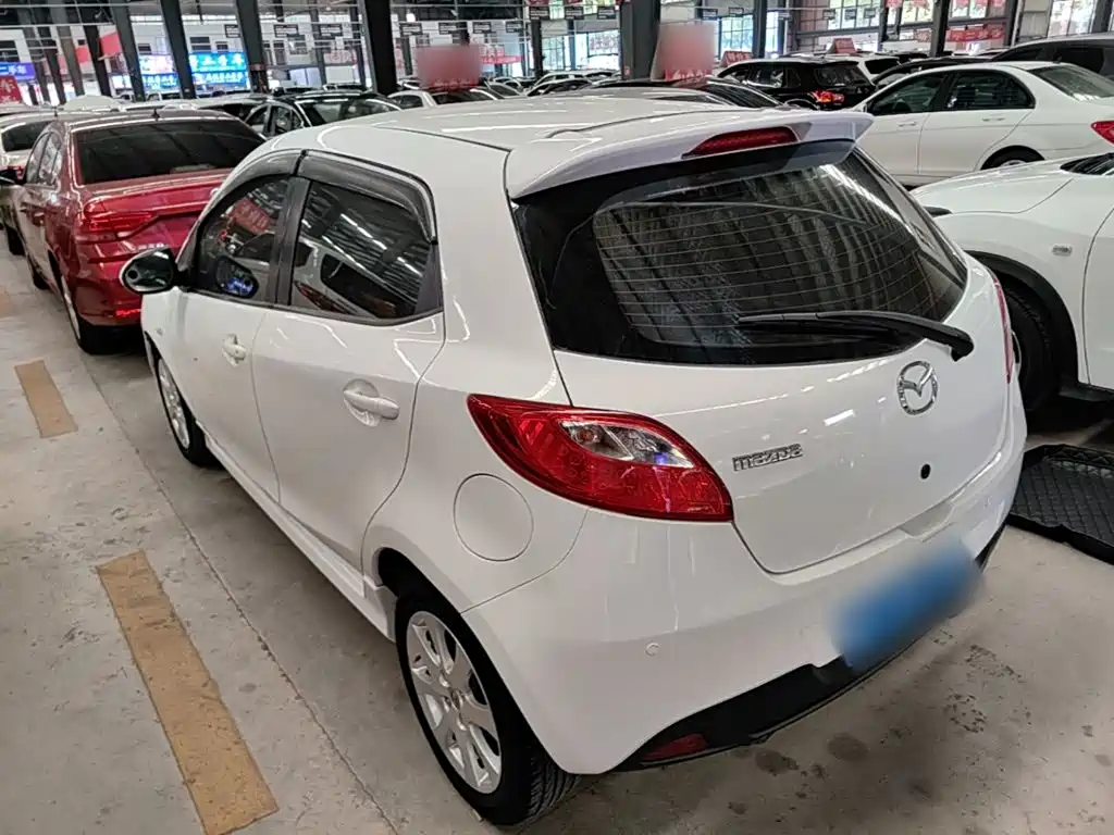 Фото 5 - Mazda 2