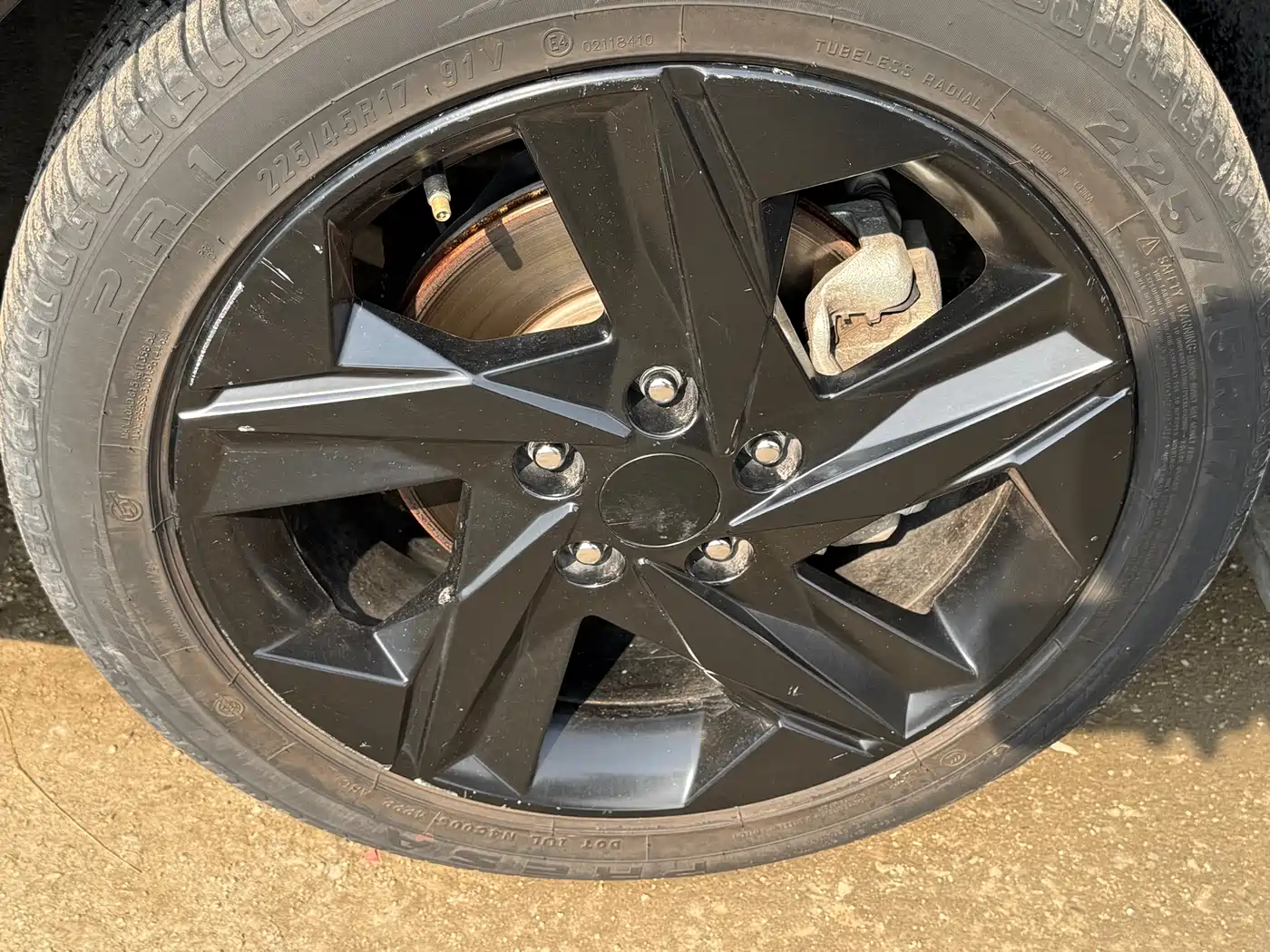 Hyundai Elantra 2022 1.5L CVT LUX Black Knight Limited Edition фото 4