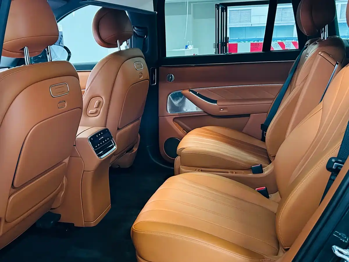 AITO Wenjie AITO M8 2025 Extended Range Ultra 53.4kWh 6-Seater фото 8