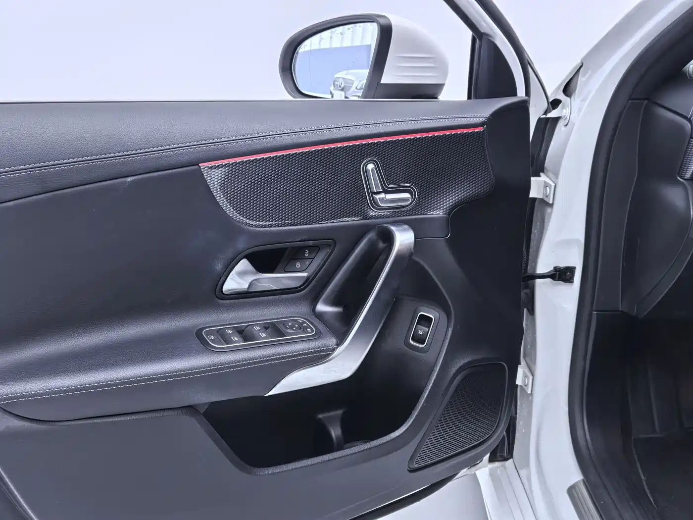Mercedes-Benz A-Class 2023 A 200 L Fashion фото 17