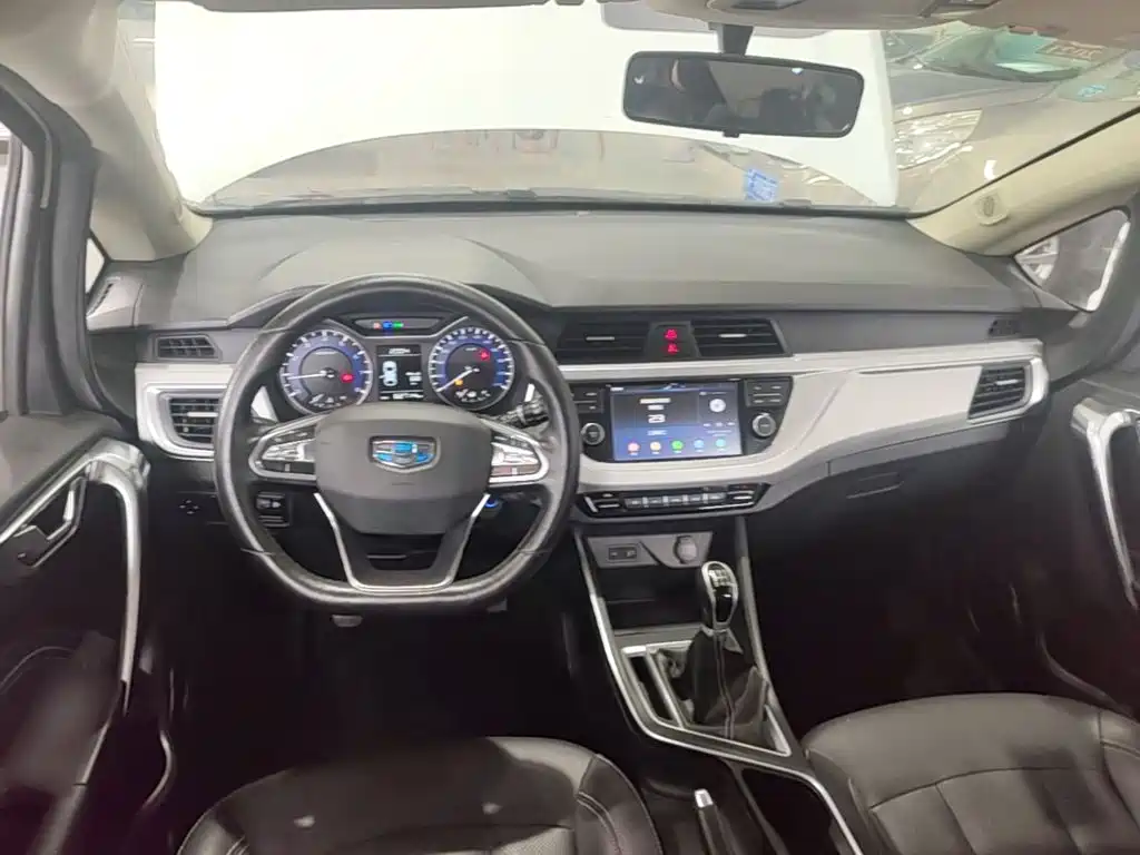 Фото 10 - Geely Vision X3
