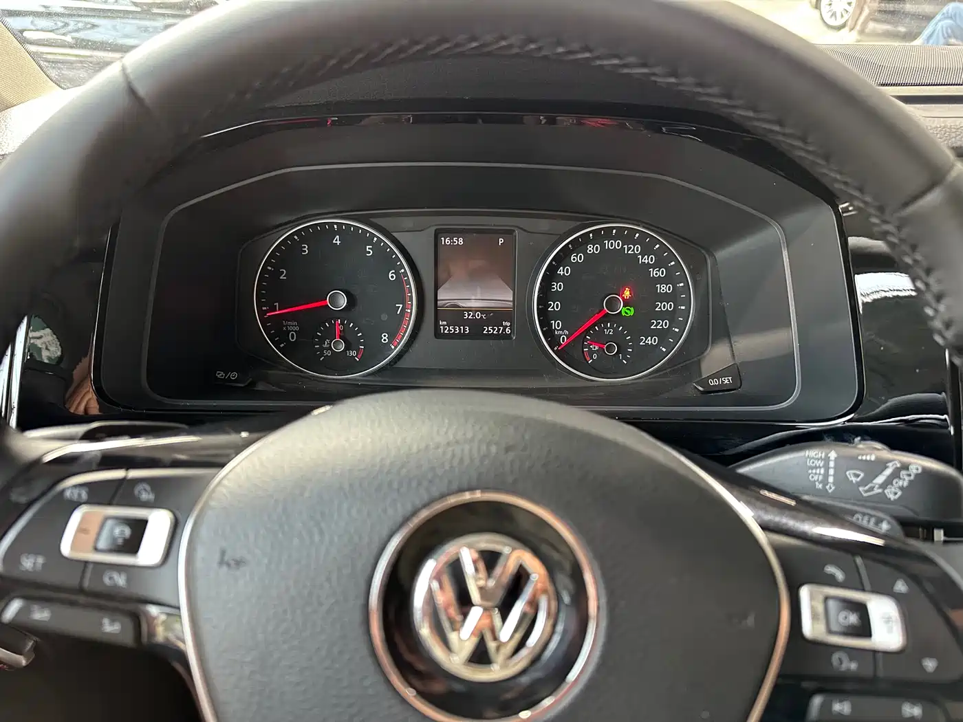 Volkswagen Multivan 2018 2.0TSI 4WD Premium Edition 7-Seater фото 7