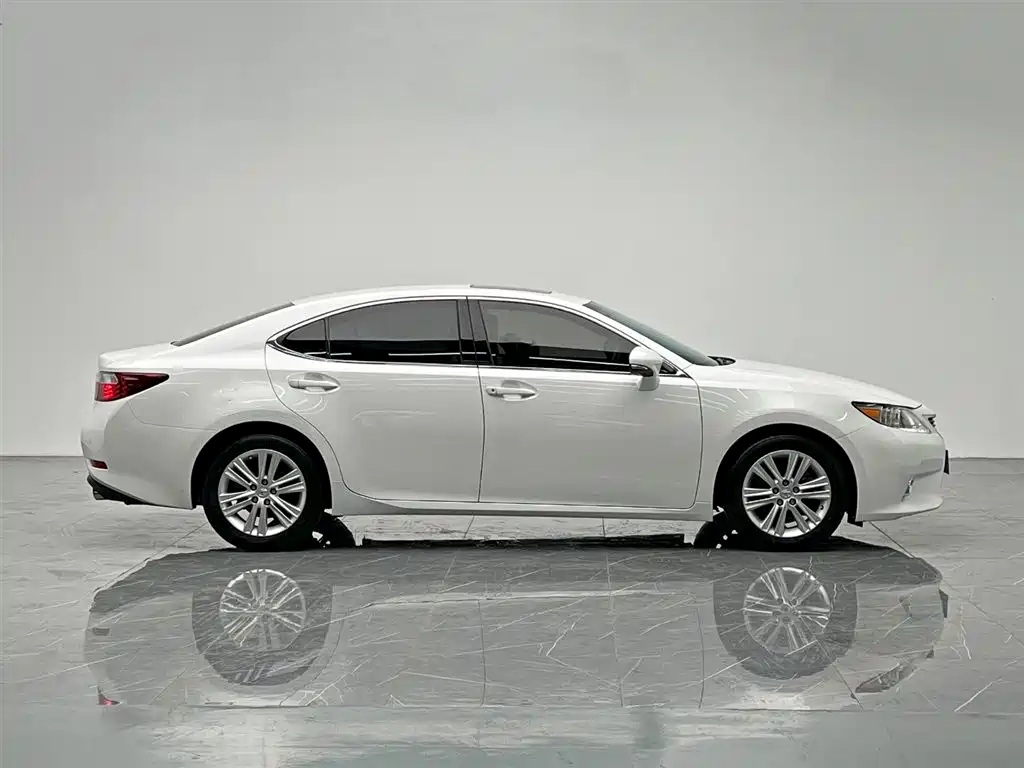 Lexus ES 2014 250 Elite Edition фото 7