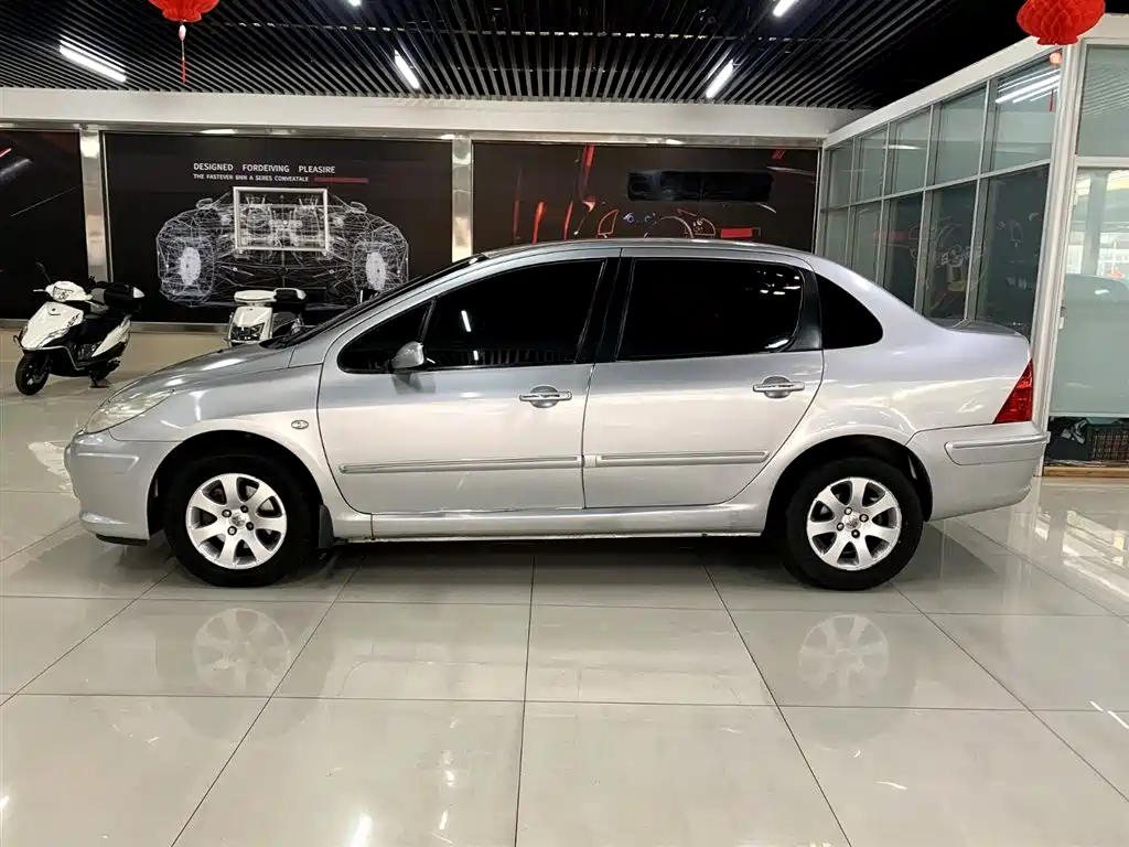 Peugeot 307 2010 Model Sedan 1.6L Automatic Comfort Edition фото 3