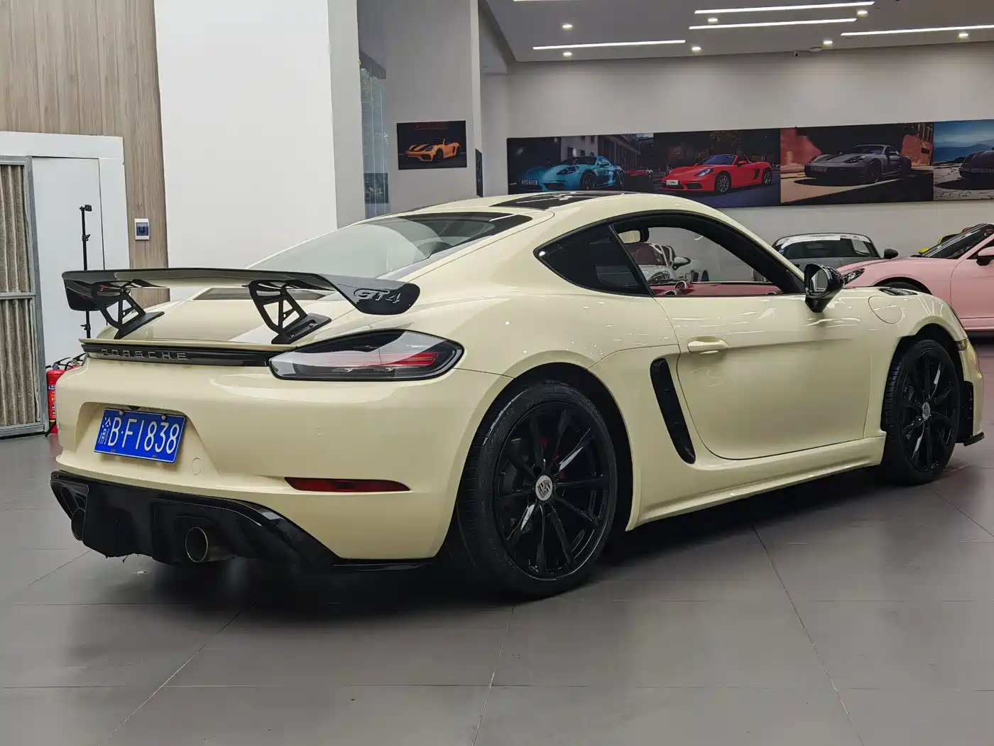 Porsche 718 2016 Cayman 2.0T фото 5