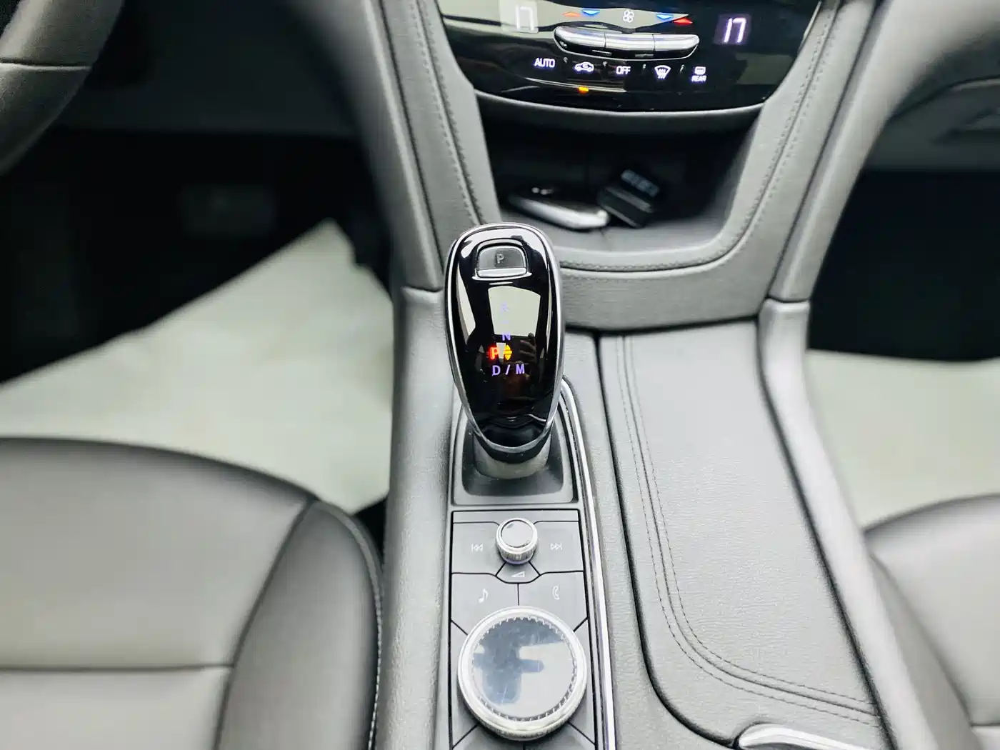 CADILLAC XT6