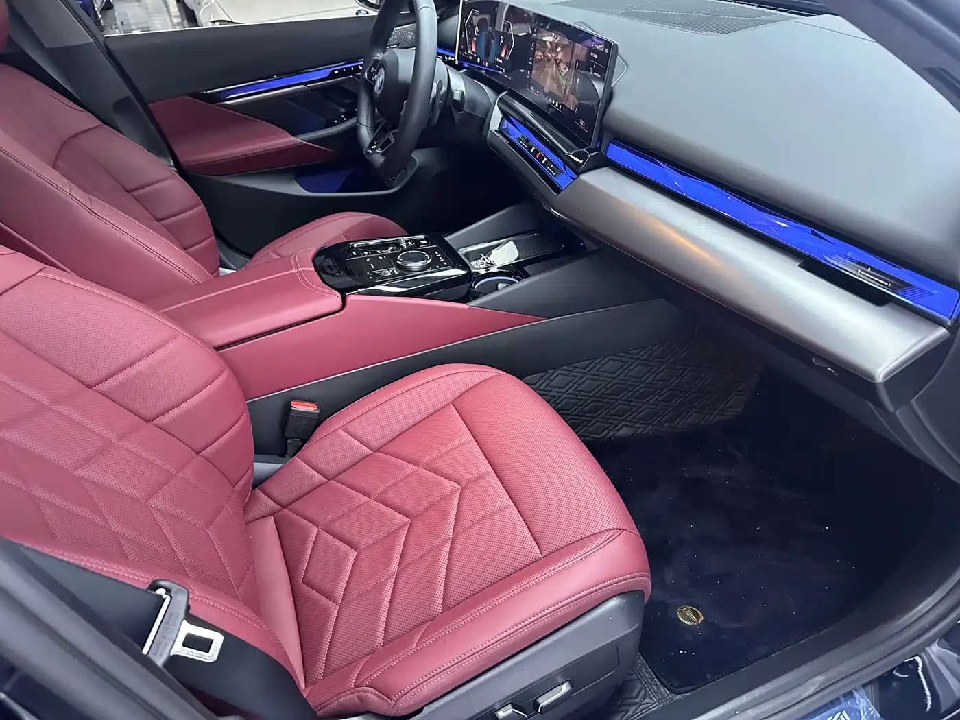 BMW 5 Series 2025 530Li Leading M Sport Package фото 18