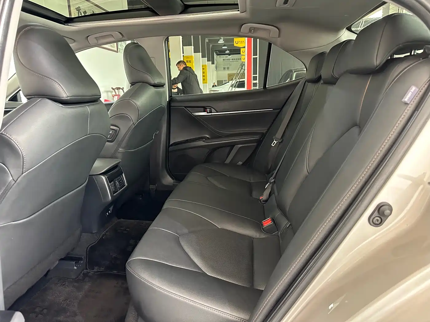 Toyota Camry 2021 2.5G Luxury Edition фото 6