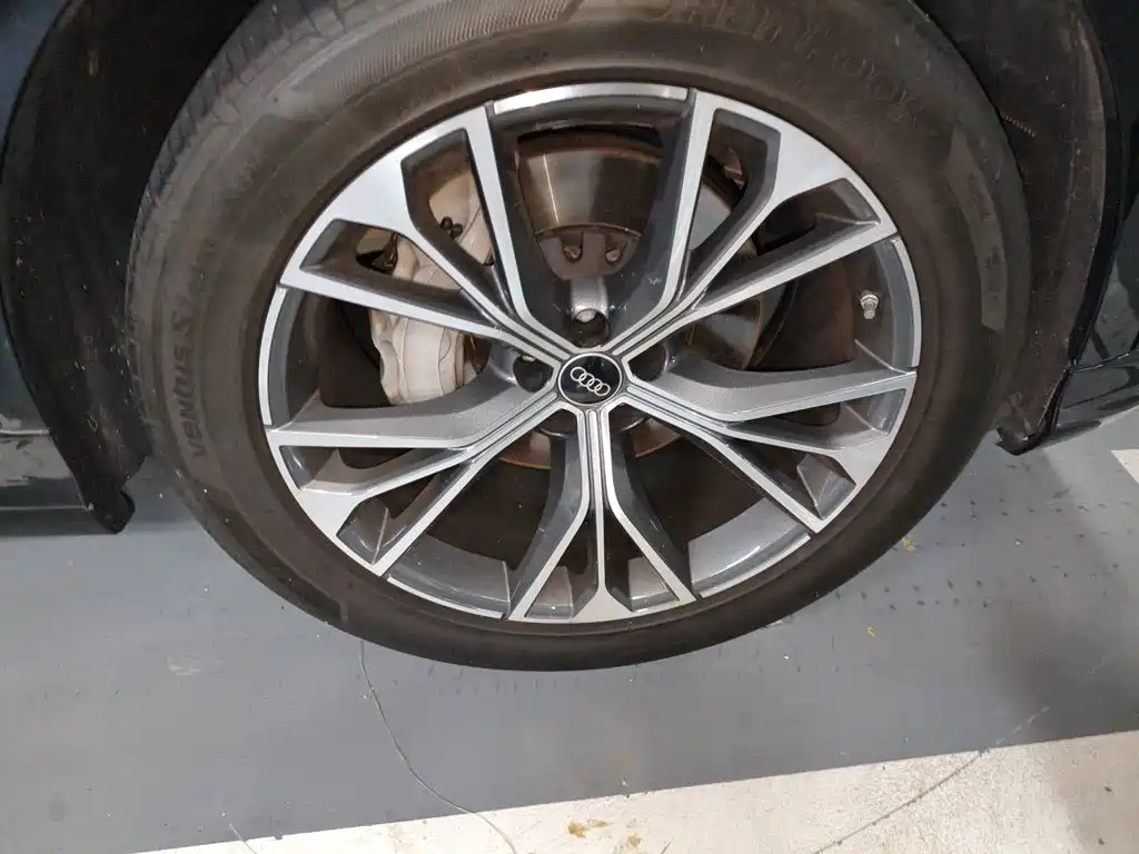 Audi Q8 2023 2022 55 TFSI Luxury Dynamic