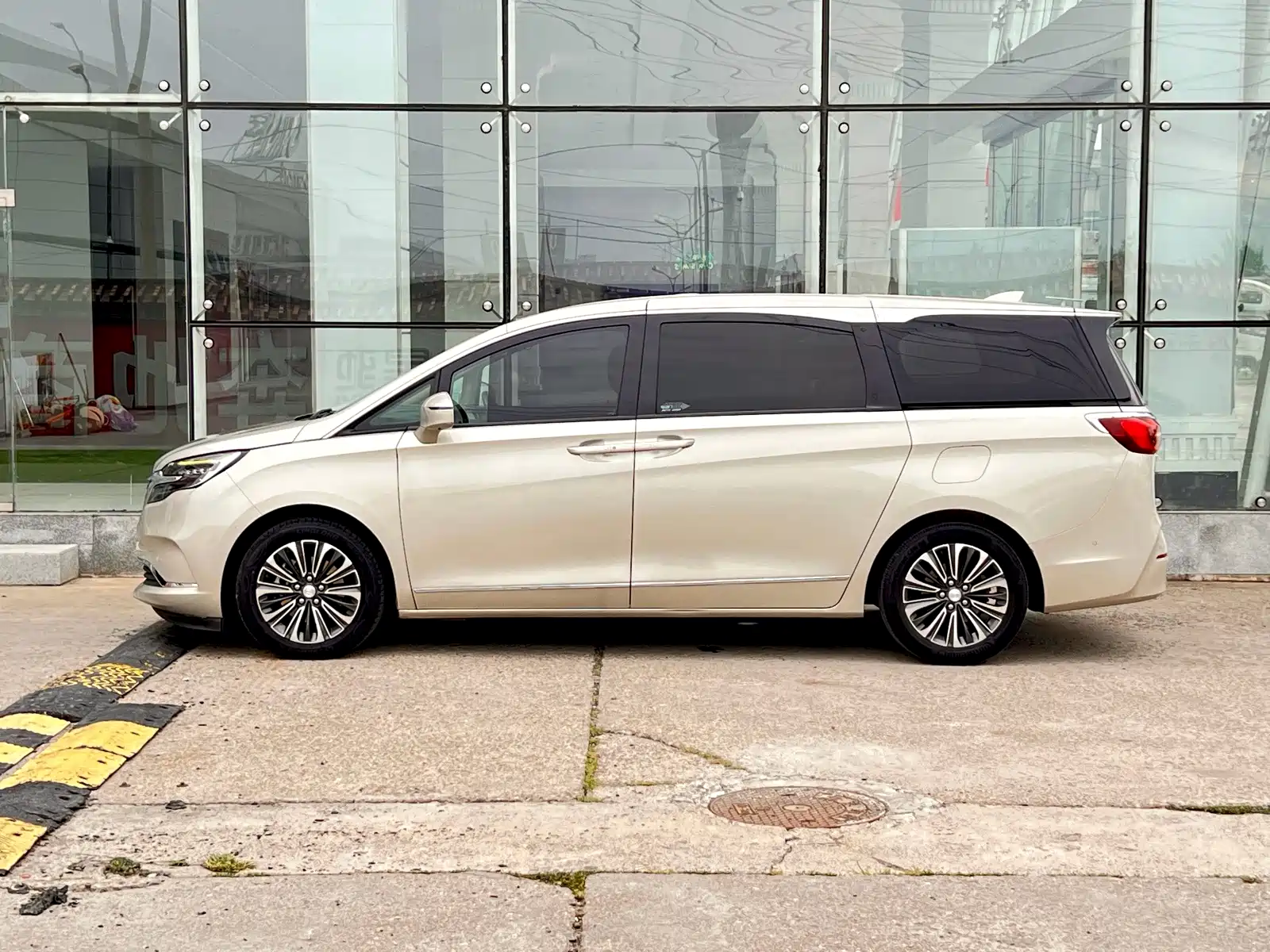 Фото 8 - Buick GL8