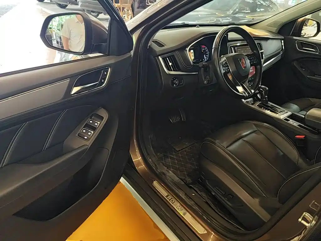 Фото 16 - Roewe RX5