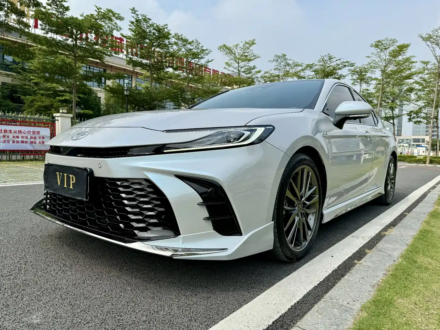 Toyota Camry 2024 Model Dual Hybrid 2.0HXS Sport Plus Edition фото 7