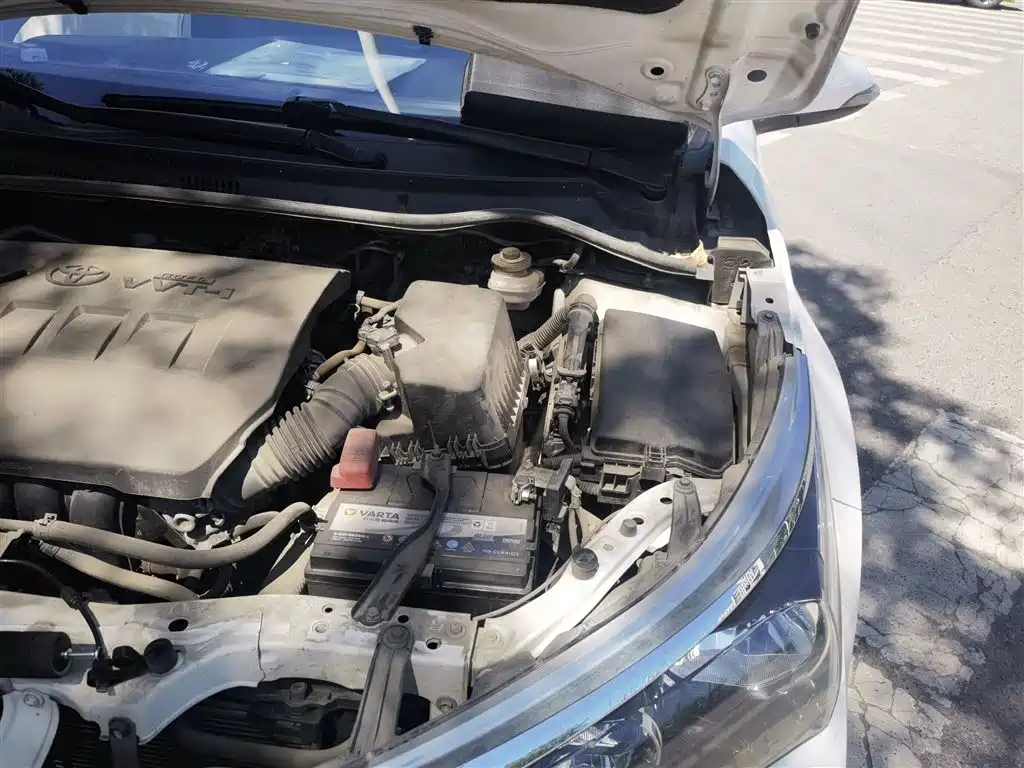 Toyota Corolla 2014 1.6L CVT GL-i фото 21