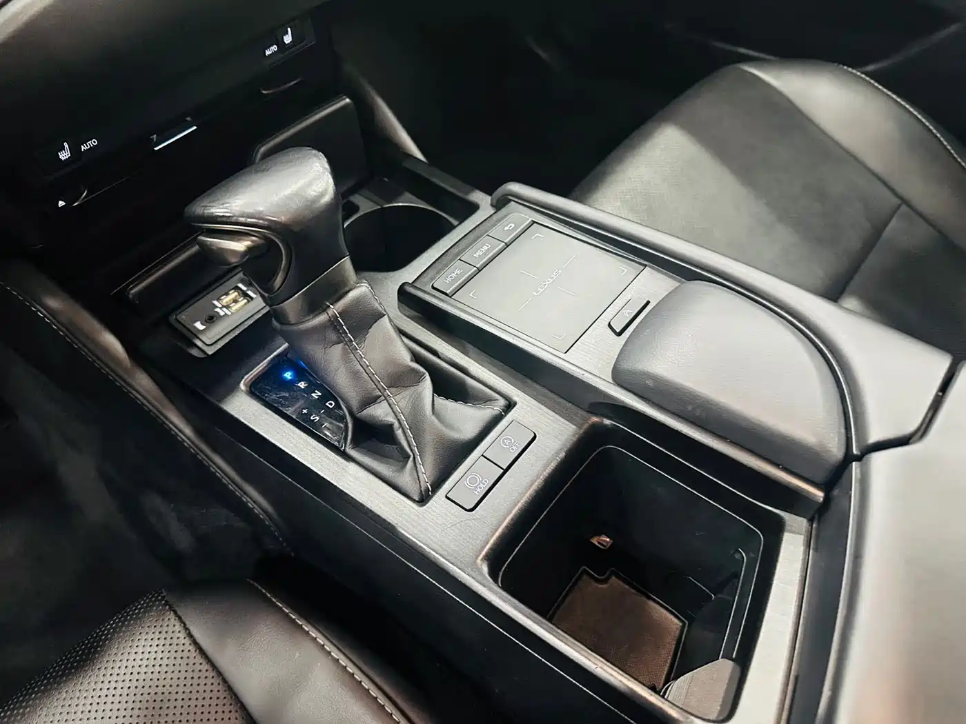 Фото 16 - Lexus ES