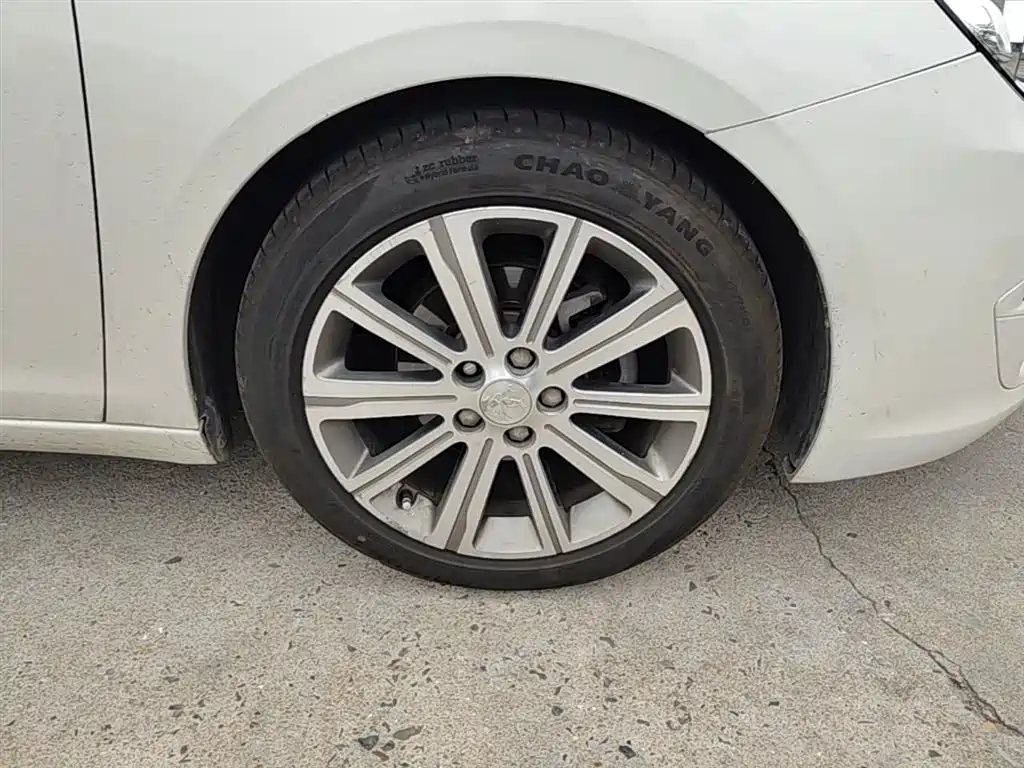 Peugeot 408 2014 1.8L Automatic Luxury Edition фото 14