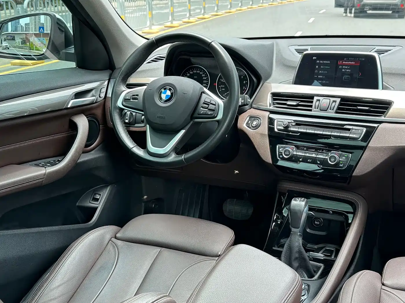 BMW X1 2018 xDrive20Li Premium Model фото 12