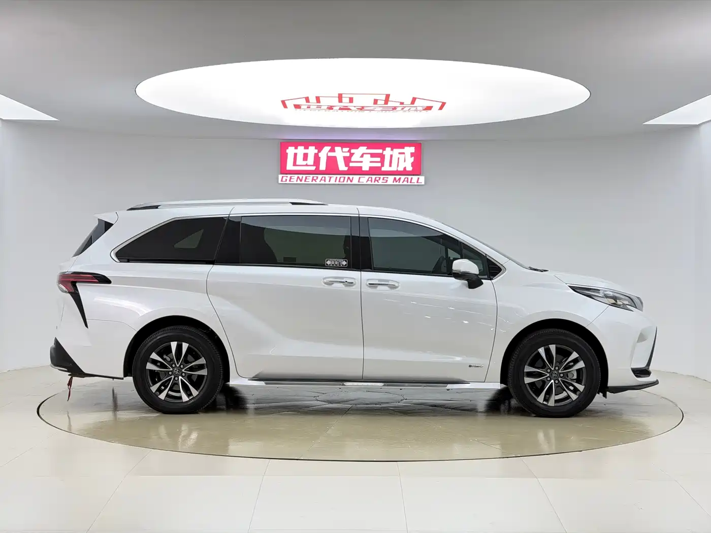 Toyota Granvia 2024 2.5L Hybrid Premium PLUS 4WD Edition фото 14