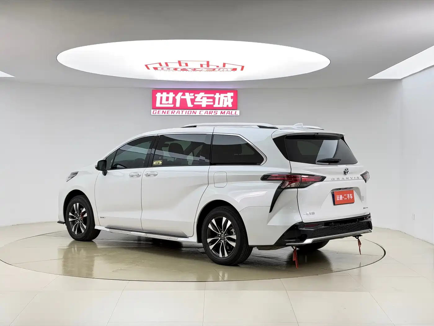 Toyota Granvia 2024 2.5L Hybrid Premium PLUS 4WD Edition фото 11