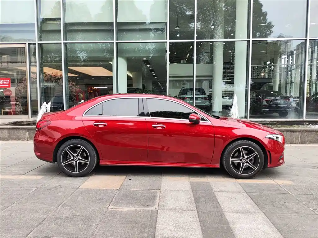 Mercedes-Benz A-Class 2019 A 200 L Sport Sedan фото 4