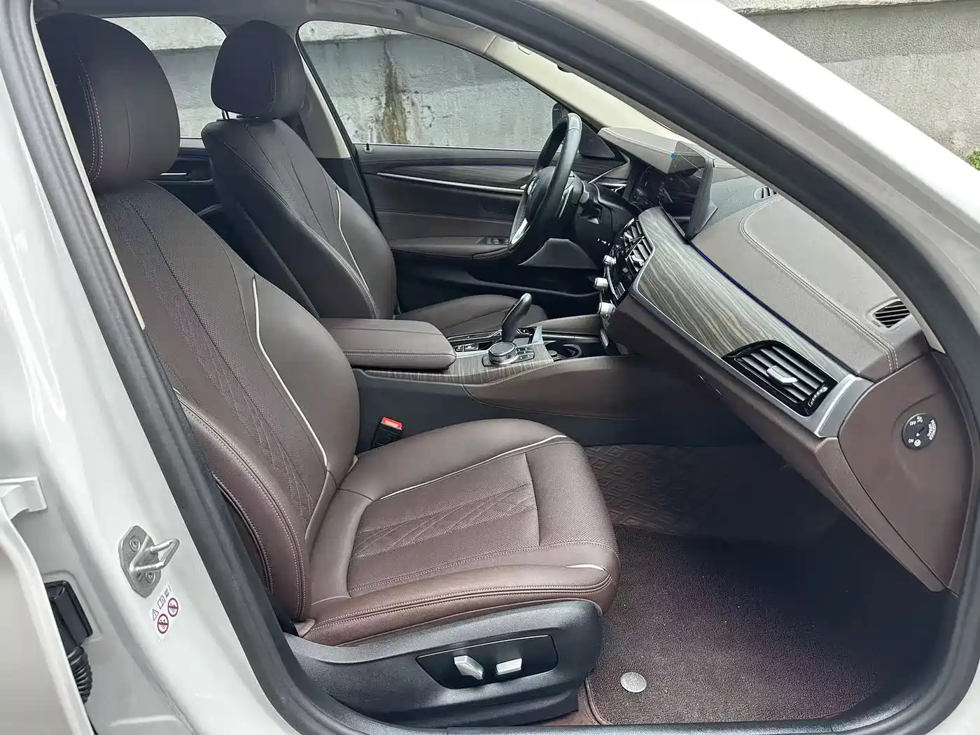 BMW 5 Series 2023 530Li Leading Luxury Package фото 9