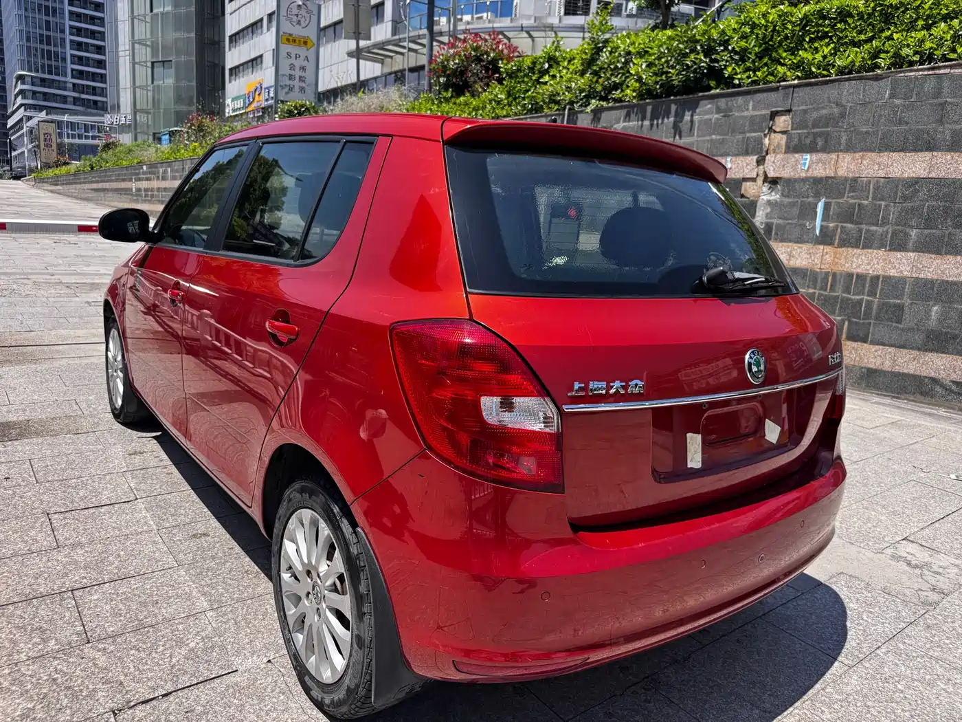Škoda Fabia 2012 1.6L Auto Crystal Edition фото 14