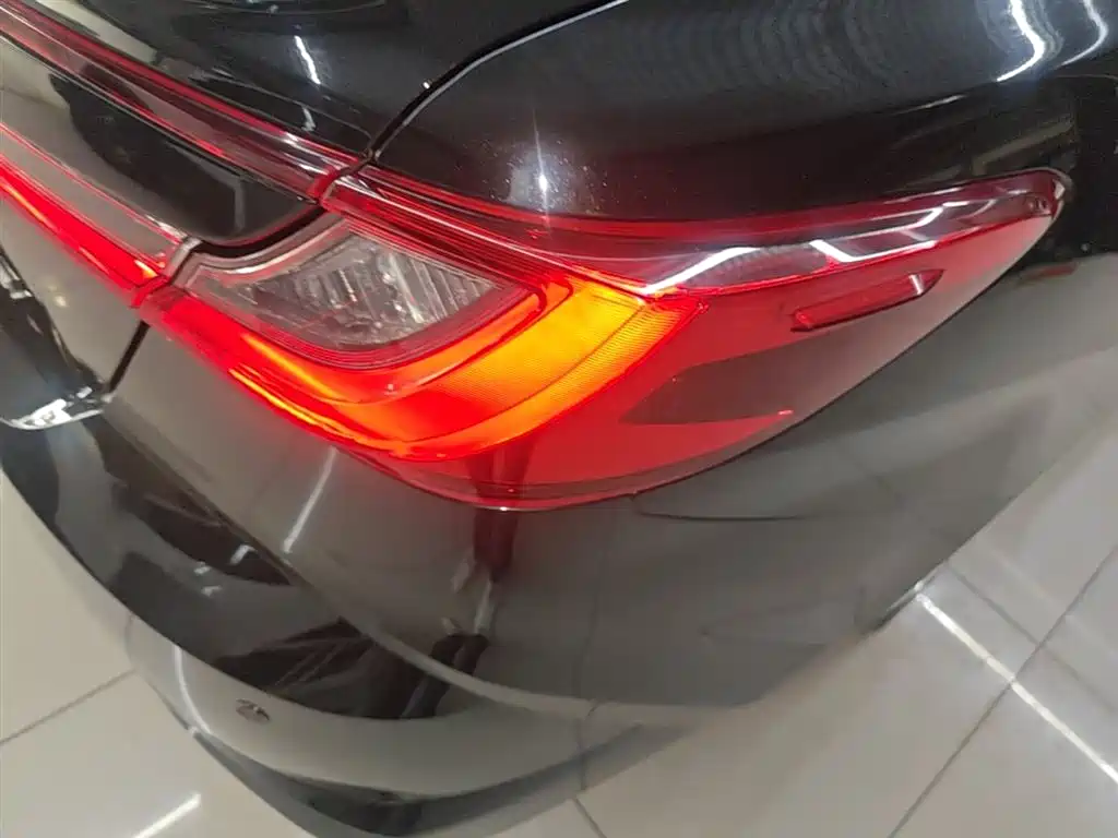 Toyota Camry 2024 Hybrid 2.0HE Elite Edition фото 8