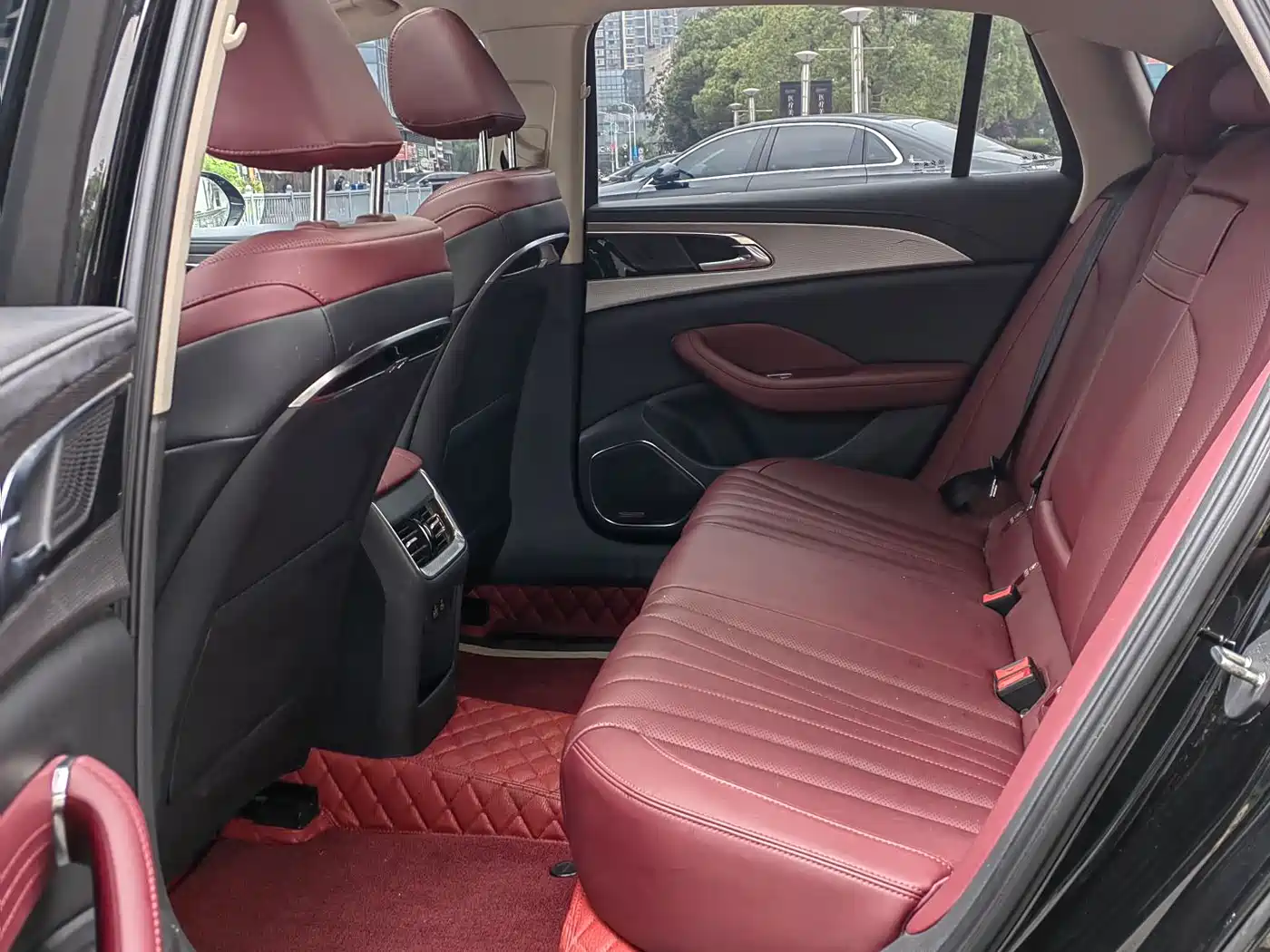 Hongqi H5 2024 1.5T DCT Smart Connect Flag Joy Edition фото 10